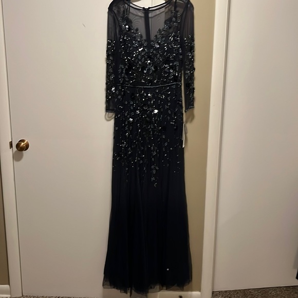 Gown navy blue from Saks Off 5th.size 10- fits like a medium. Brand new - Picture 1 of 9